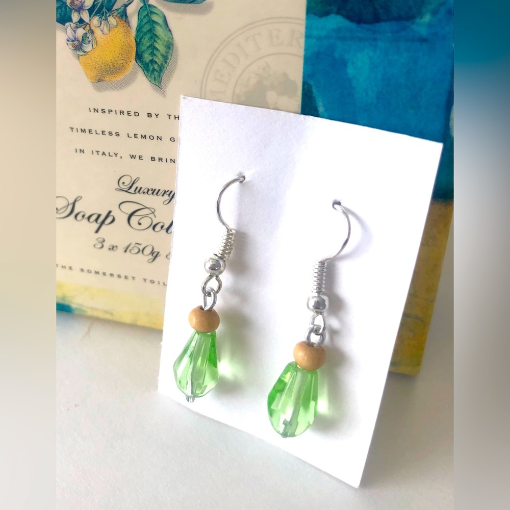 ⭐️5 for $25⭐️ Vintage glass bead earrings - new / carded / packaged